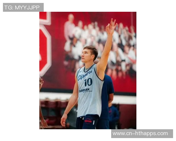 比尔谈快船首轮出局感受以掘金为榜样激励球队重整旗鼓