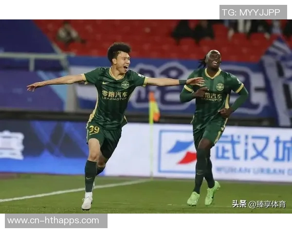 何超手球染黄引争议裁判漏判浙江进攻王钰栋愤怒砸球抗议